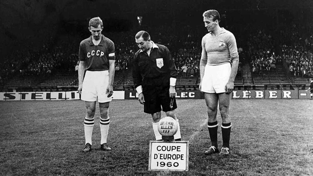 سجل أبطال أمم أوروبا اليورو عبر التاريخ