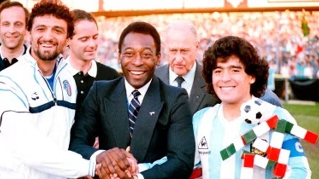 صورة أيقونية تجمع بيليه ومارادونا تجسد عراقة سوبر كلاسكيو