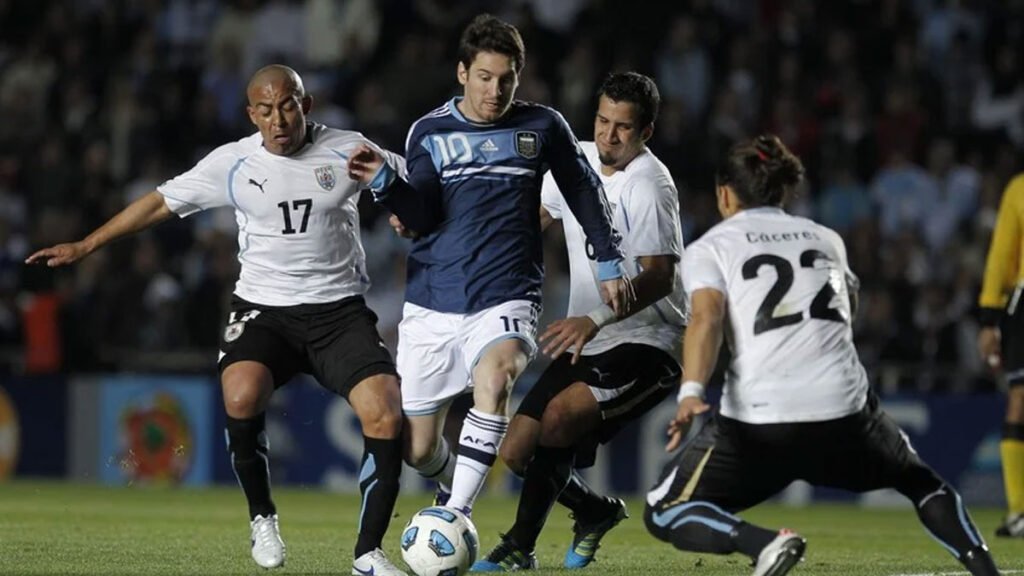 ليو ميسي في كلاسيكو نهر لا بلاتا كوبا أمريكا 2011