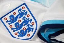 ما سر ظهور الأسود الثلاثة على قميص منتخب إنجلترا؟