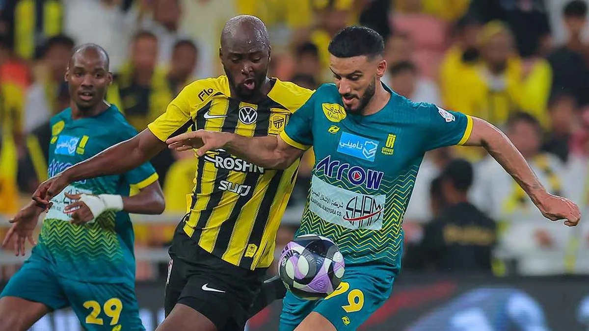 الاتحاد يعبر العروبة بثنائية ويُحكم قبضته على الصدارة