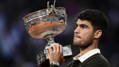 ألكاراز يقهر سينر في أطول نهائي ويحتفظ بلقب رولان غاروس