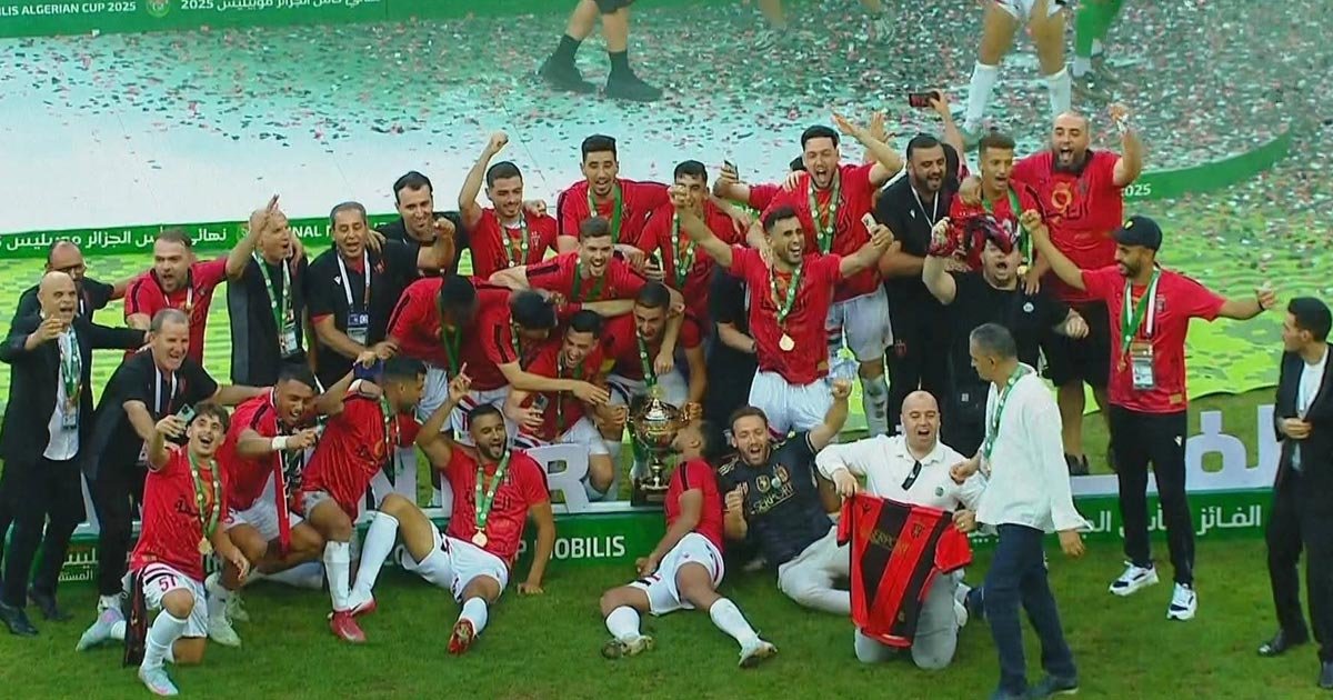 اتحاد العاصمة يتوج بكأس الجزائر 2025/2024 ويعادل رقم بلوزداد 1 اتحاد العاصمة يتوج بكأس الجزائر 2025/2024 ويعادل رقم بلوزداد