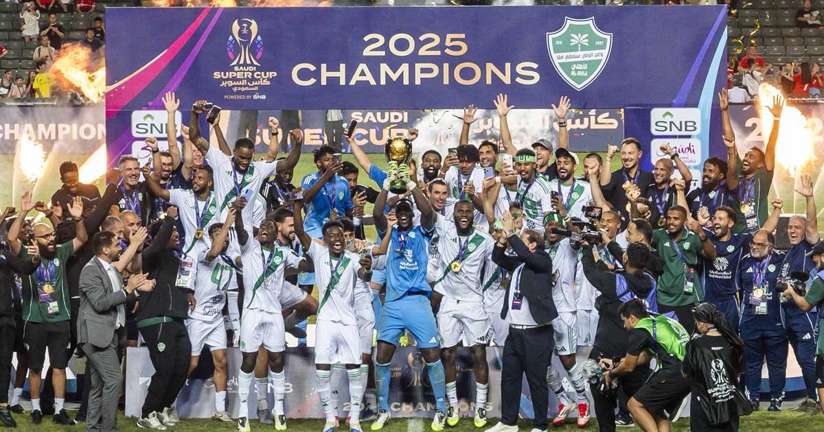 الأهلي يتوج بلقب كأس السوبر السعودي للمرة الثانية في تاريخه 1 الأهلي يتوج بلقب كأس السوبر السعودي للمرة الثانية في تاريخه