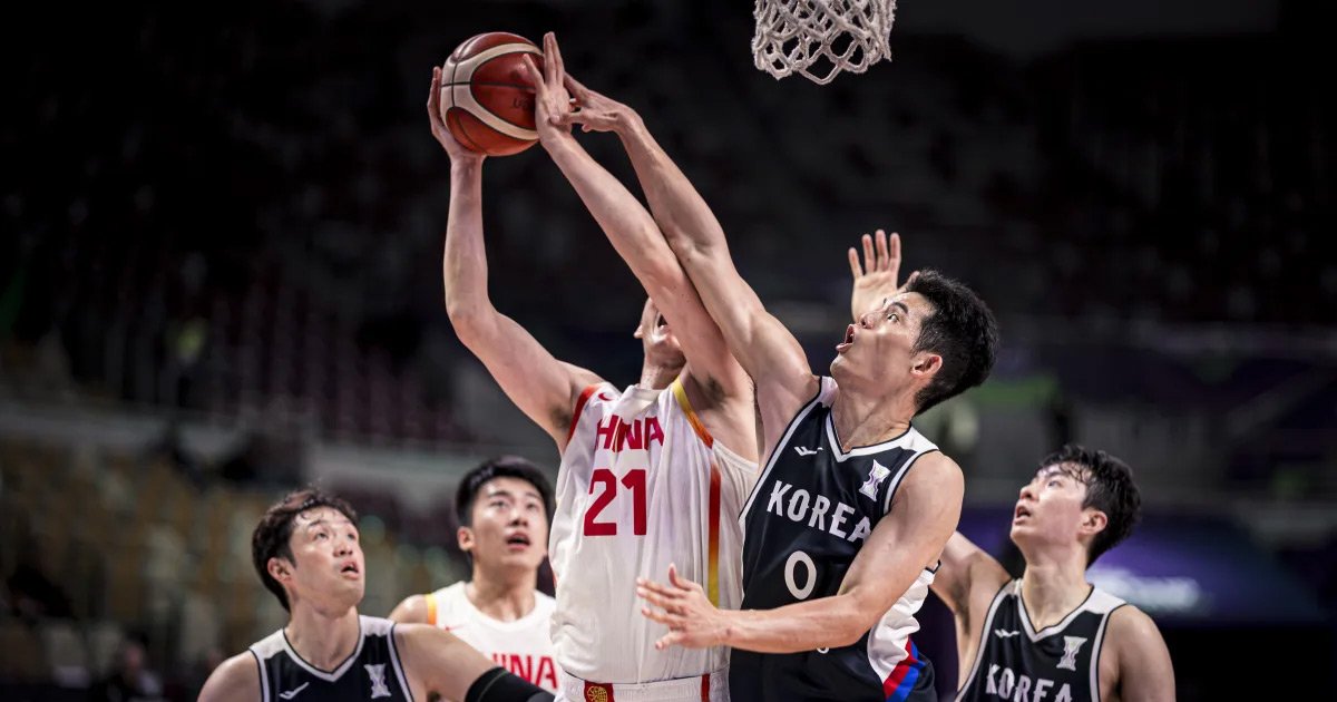 الصين تتجاوز كوريا وتبلغ نصف نهائي كأس آسيا للسلة 2025