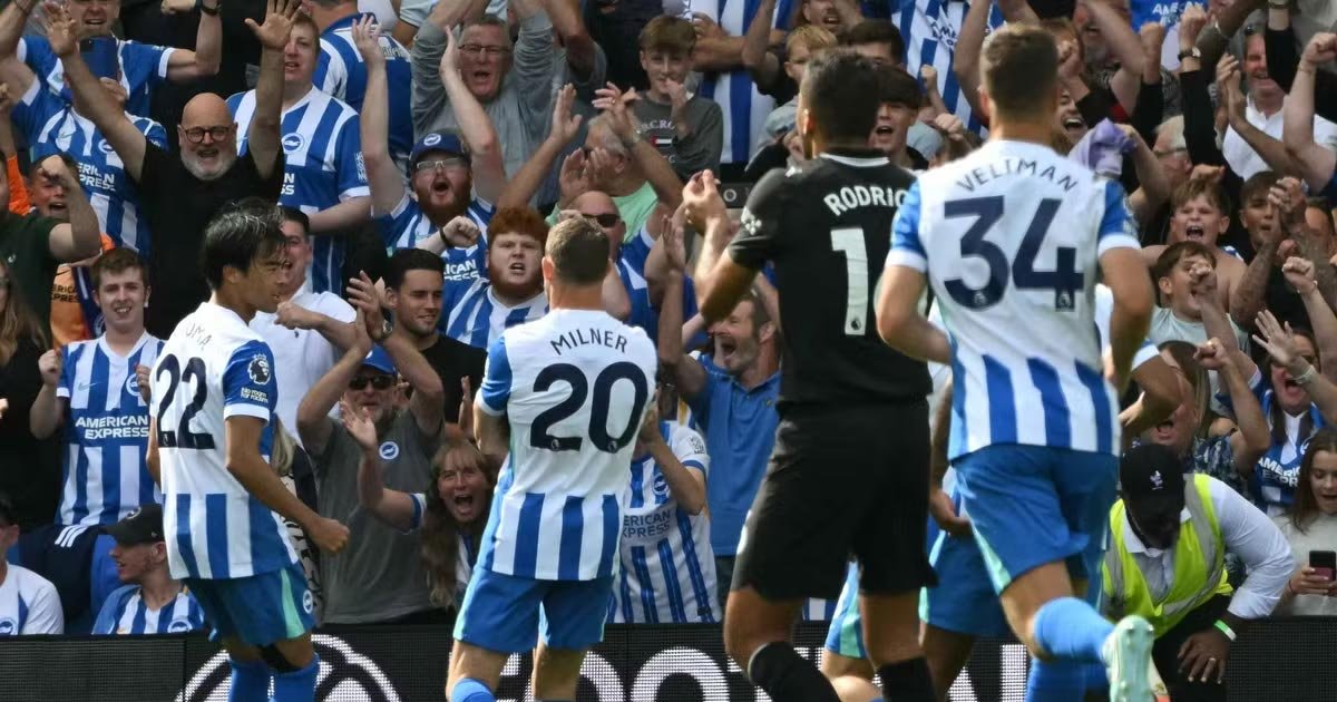 السيتي يفرّط في تقدمه مجددًا ويسقط أمام برايتون في أميكس