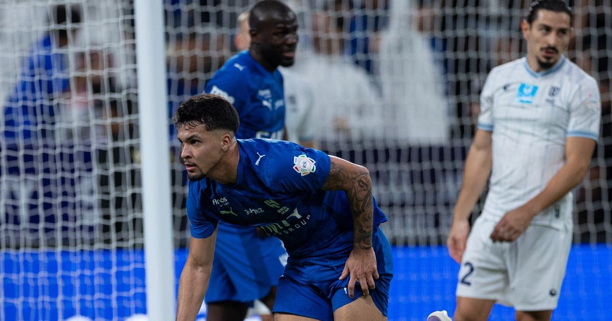 الهلال يقلب تأخره ويعاقب الأخدود بثلاثية في المملكة أرينا