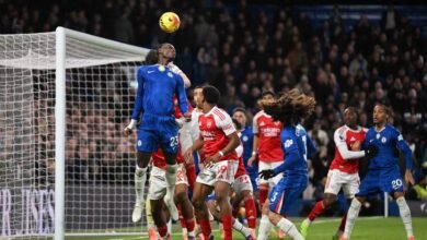 ارسنال ينجو من فخ تشيلسي "المنقوص" برأسية ميرينو