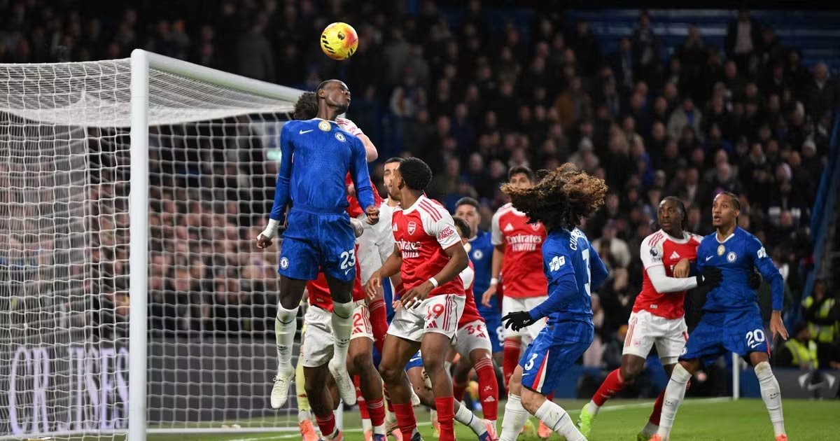 ارسنال ينجو من فخ تشيلسي "المنقوص" برأسية ميرينو