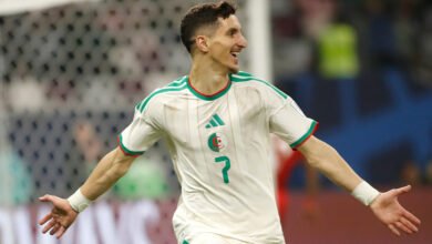 الجزائر تقسو على البحرين وسط تألق لافت من عادل بولبينة