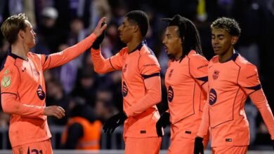 برشلونة يعاني قبل أن يتخطى جوادالاخارا بثنائية متأخرة