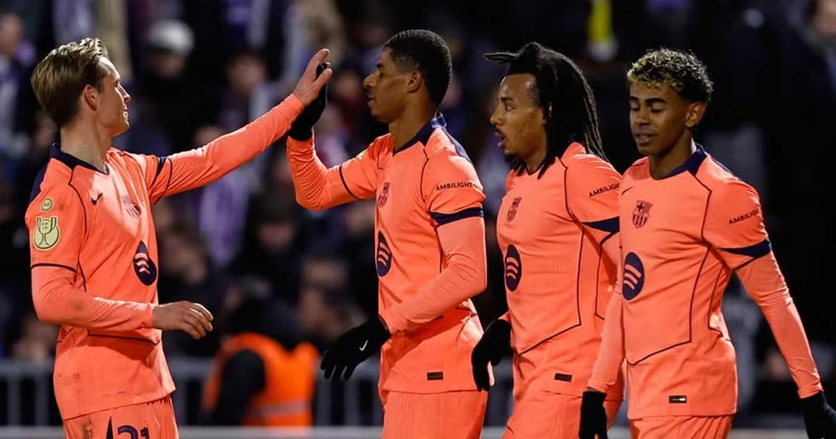 برشلونة يعاني قبل أن يتخطى جوادالاخارا بثنائية متأخرة