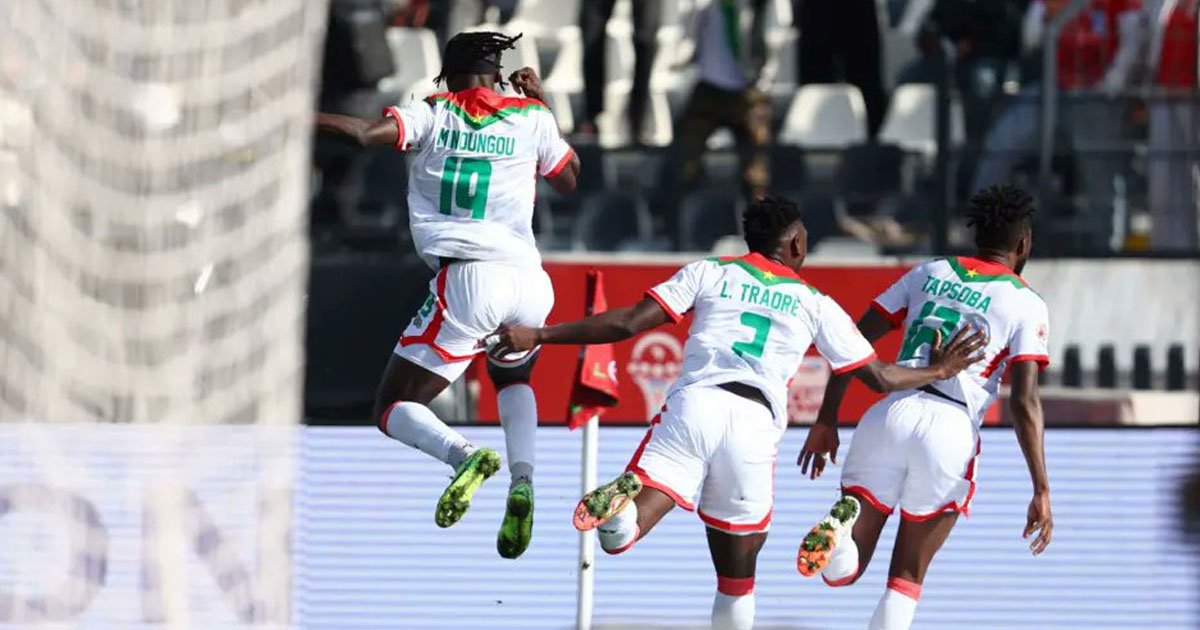 بوركينا فاسو تنجو من مفاجأة غينيا الاستوائية وتخطف الفوز بثنائية متأخرة