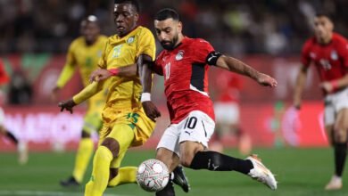محمد صلاح يقود مصر لفوز قاتل على زيمبابوي في افتتاح أمم إفريقيا