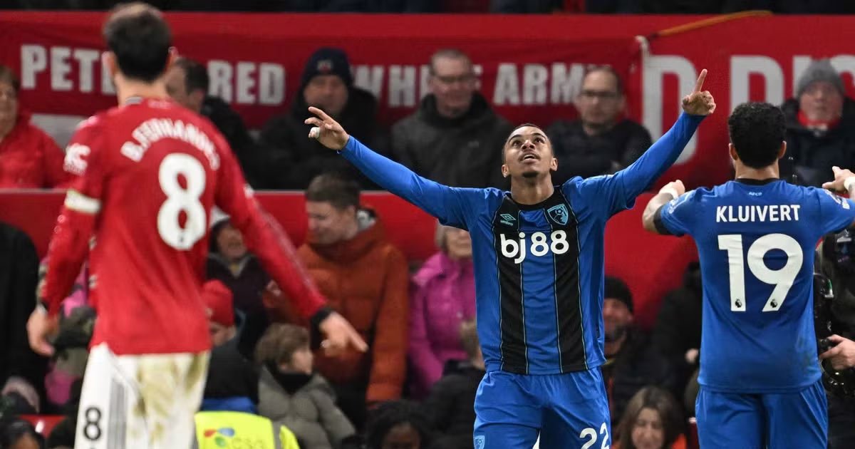 بورنموث يفرض تعادلًا جنونيًا على مانشستر يونايتد في أولد ترافورد