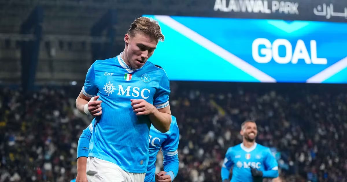 نابولي يفرض كلمته على ميلان في الرياض ويبلغ نهائي السوبر الإيطالي 2025