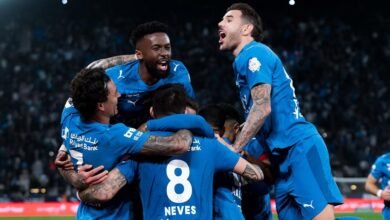 الهلال يعود من تأخره بثلاثية ويضع النصر تحت ضغط كبير