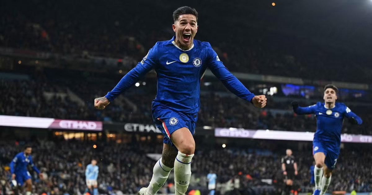 إنزو حاضر في اللحظة الحاسمة.. تشيلسي ينتزع تعادلًا قاتلًا من مانشستر سيتي