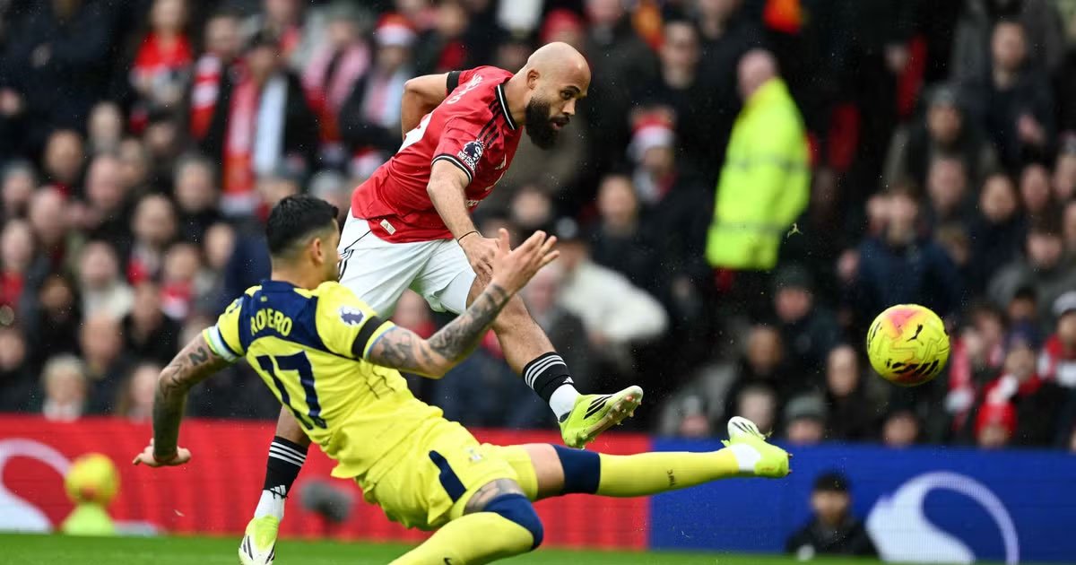 لمسة كاريك تُثمر مجددًا.. يونايتد يضرب بقوة ويؤكد صحوته على حساب توتنهام