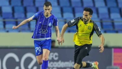 الحسين إربد يضع قدمًا في ربع النهائي بفوز صعب على الاستقلال